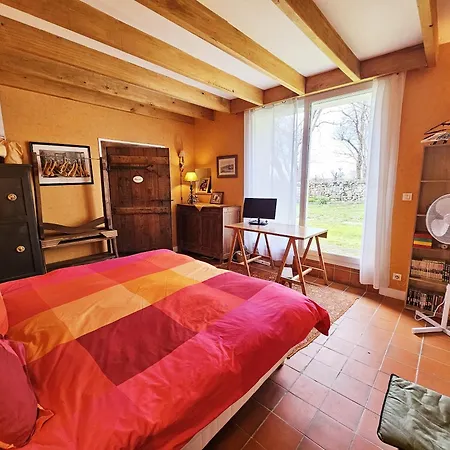 Holiday home L Echappee Belle En Campagne Charentaise Gondeville